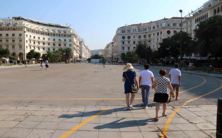 Θεσσαλονίκη: Μετατροπή της πλατείας Αριστοτέλους σε γήπεδο τένις